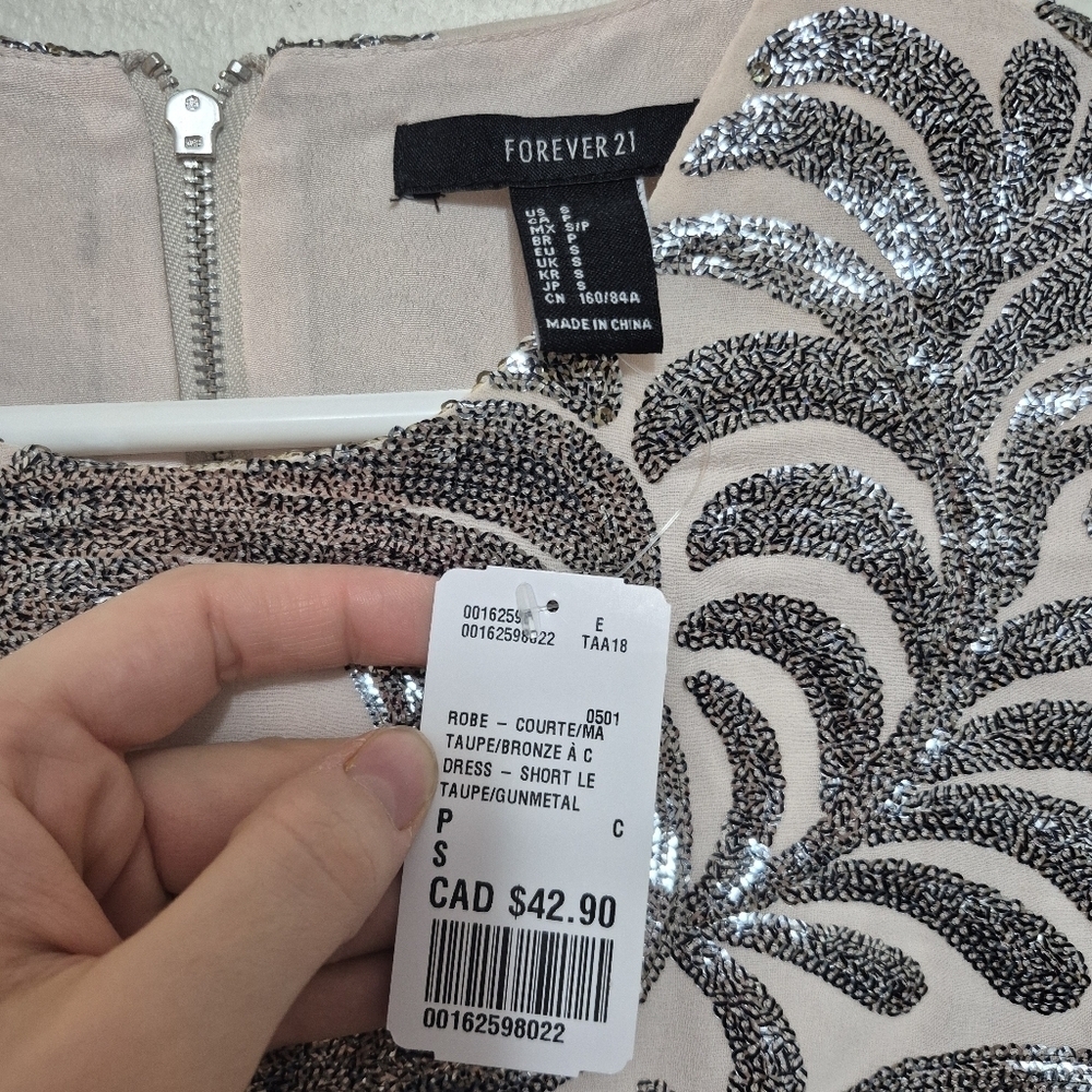 NWT Women’s Festive Silver Sparkle Leaf Sequin Party Mini Dress – Size Small - Picture 4 of 6
